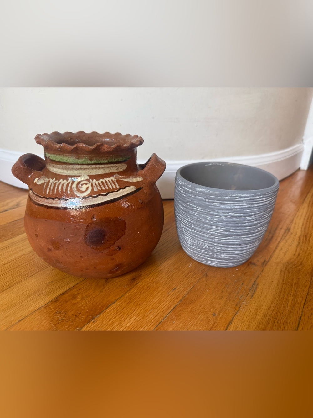 Lot of 2 vintage and modern plant pots